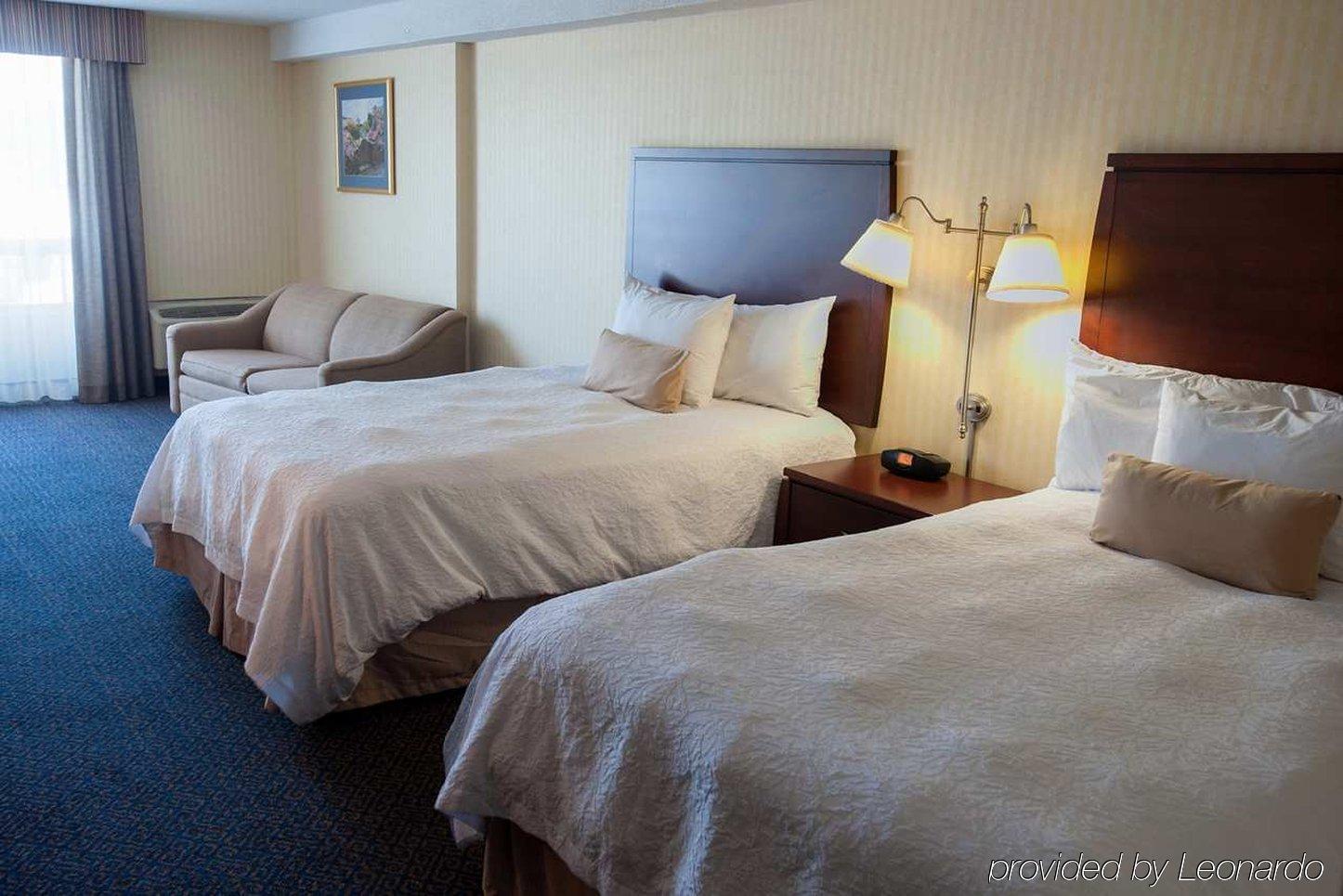 Ramada By Wyndham Niagara Falls By The River Exterior foto